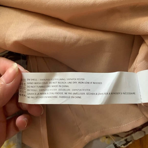 En sainson floral blouse with rushing - Picture 5 of 6